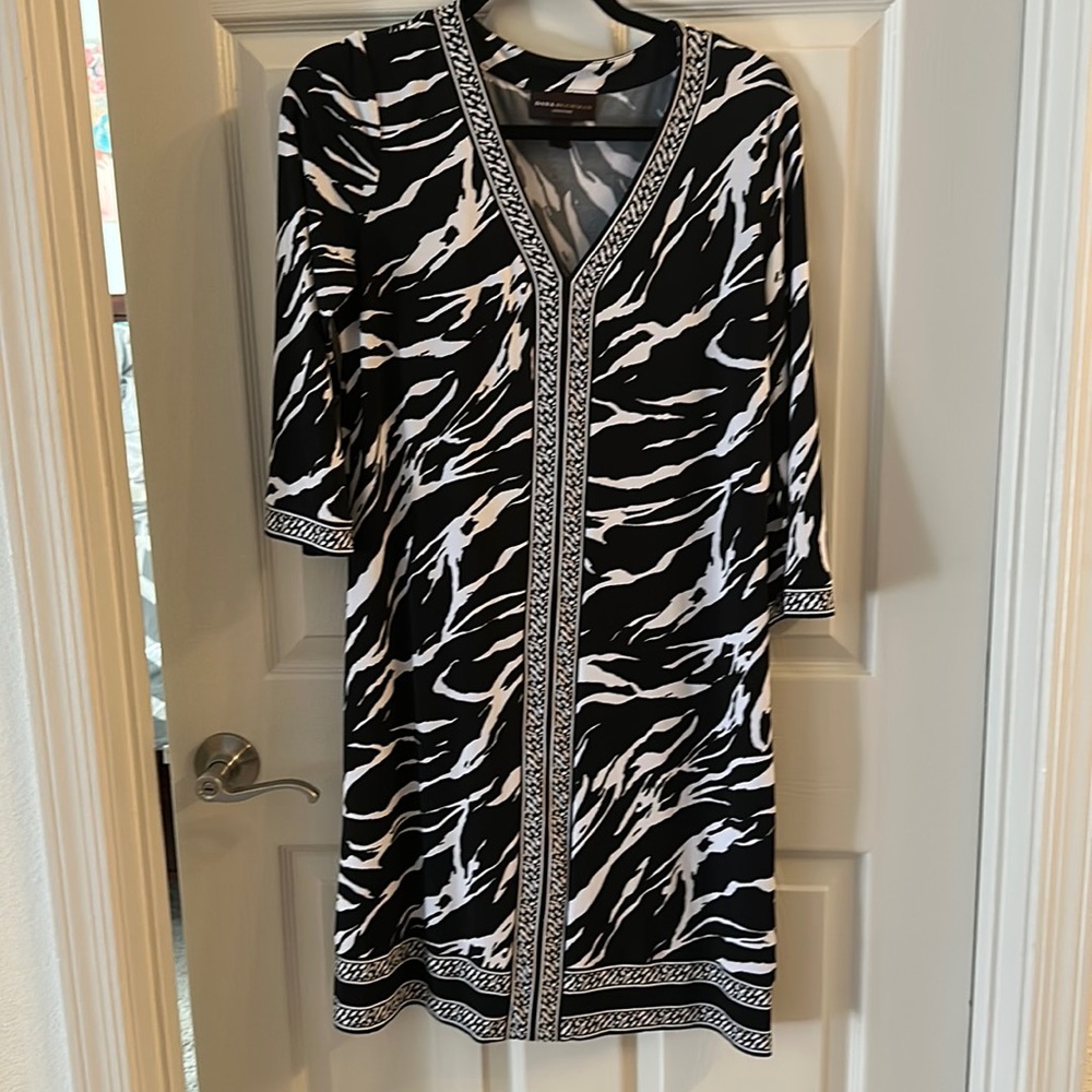 Black/white dress